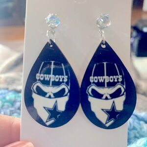 Super cute Dallas Cowboy Skull earring set